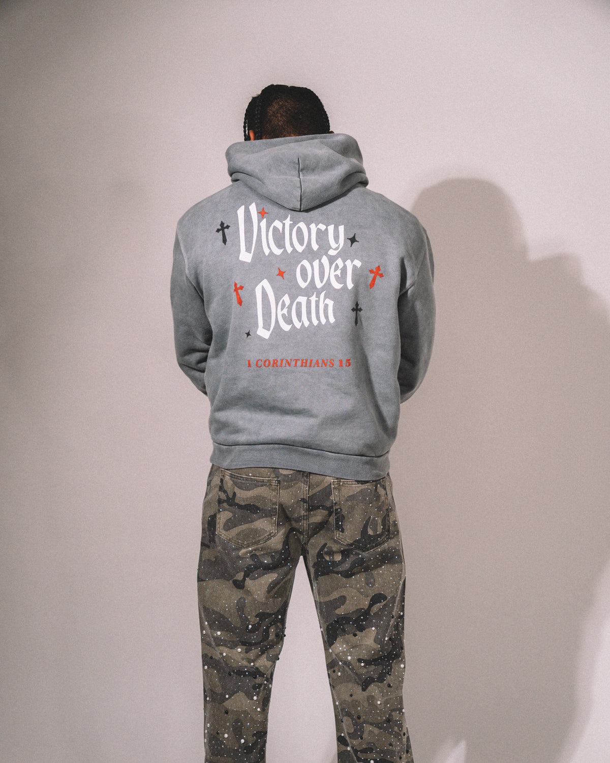 "I AM VICTORIOUS" Hoodie - Gray